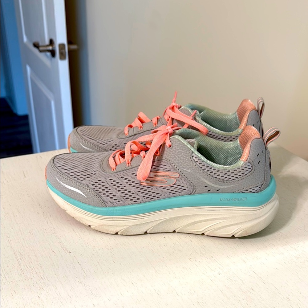 Skechers Women's D’Lux Walker Gray, Coral, and Aqua Sneakers / Size 8.5